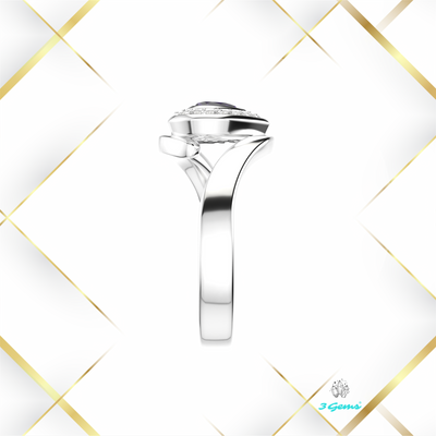 Obraz srebrnego pierścionka z ametystem w kształcie serca i moissanitami – widok z boku